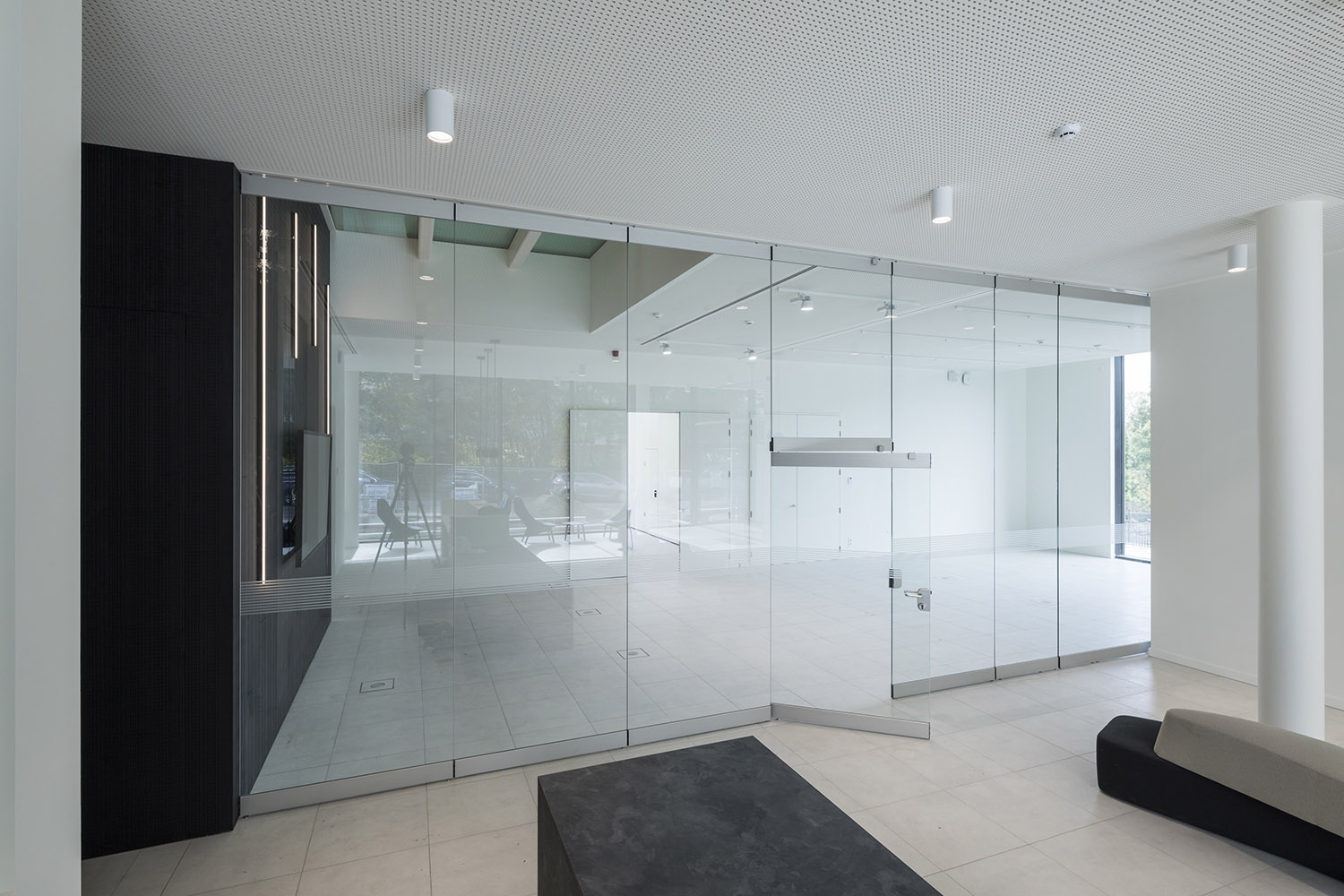 BREEDVELD G10 - Multifunctioneel ruimte verdeler van glas