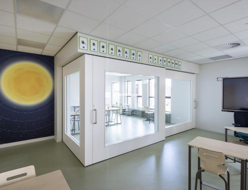 Dubbelwandige glasschuifwanden in een hoekopstelling